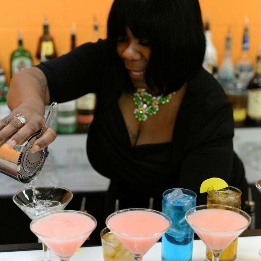 Meet your Posher, Tee